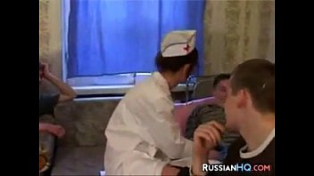 Медсестра трахнута шестерыми парнями