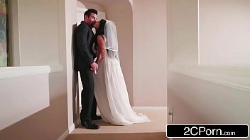 Узкоглазая невеста изменяет мужу в день свадьбы
